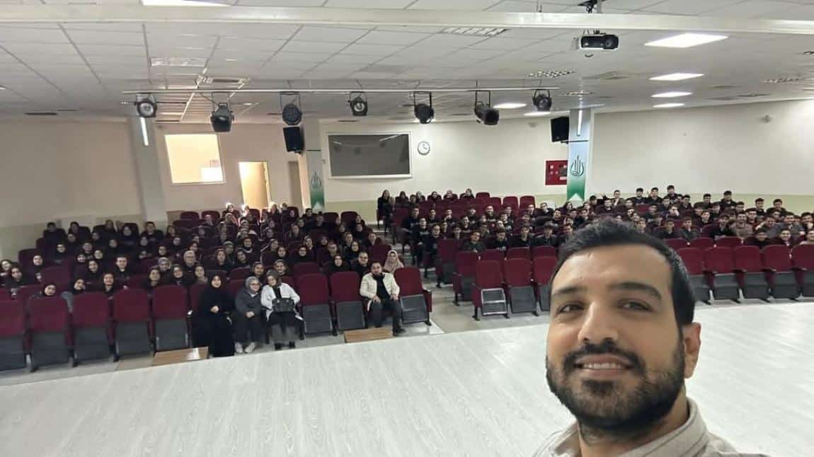 Matematik Öğretmeni Yaşar Aslan (@yasar_hoca_mathman ) tarafından öğrencilerimize YKS hazırlık süreci ile alakalı bir seminer gerçekleştirildi.